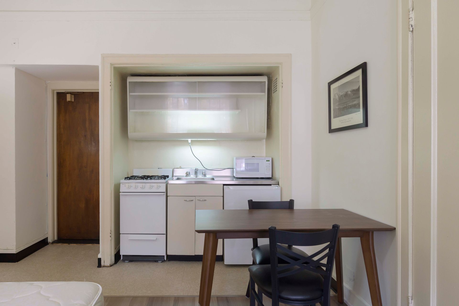 Canterbury Court Apartments