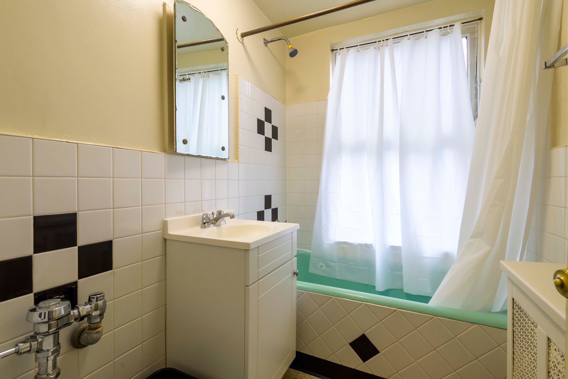 Canterbury Court Apartments