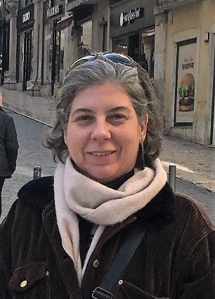 Possui vasta experiência em projetos arquitetônicos residenciais, comerciais e institucionais. Aluna regular do programa de Mestrado em Arquitetura na Unicamp, possui experiência em aplicações de campo dos conceitos de Desenho Universal, Wayfinding e Deafspace. Possui capítulos em co-autoria publicados em três livros, um deles editado pelo Fudan – Latin America University Consortium (China) e publicado pela Springer Nature, além de uma cartilha para projetos envolvendo ambientes coletivos para pessoas com deficiência auditiva. É voluntária em projetos sociais em Campinas.
Currículo Lattes: http://lattes.cnpq.br/9887389675383613
ResearchGate: https://www.researchgate.net/profile/Angela-Silingardi