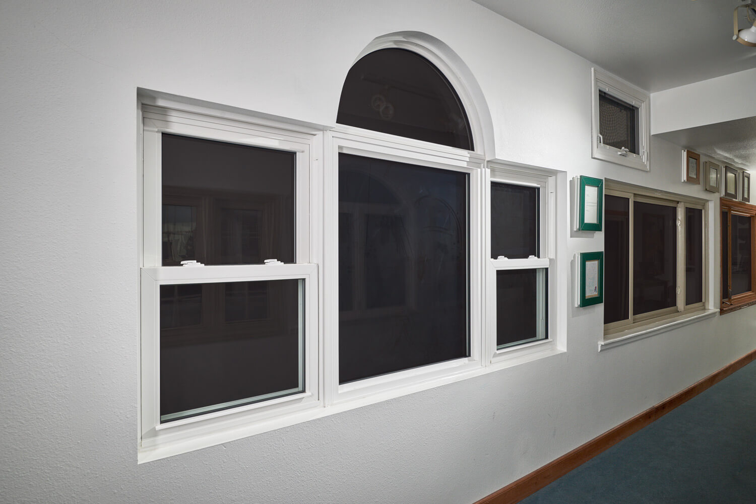 A hallway with a lot of windows on the wall