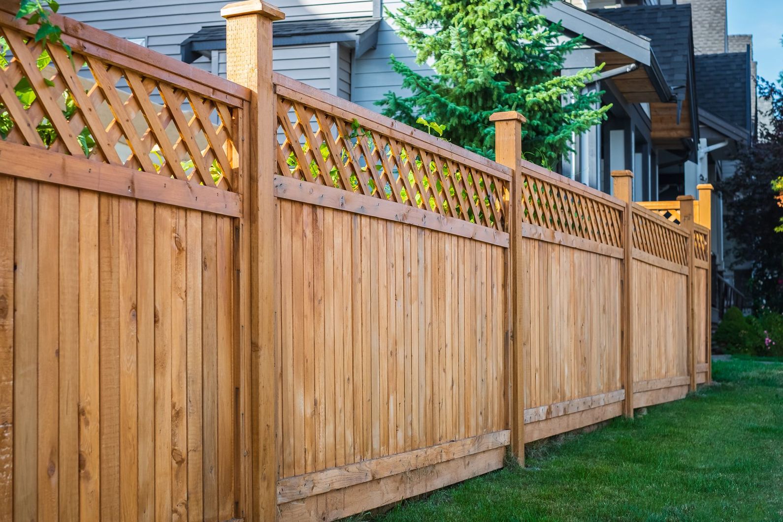 Garden fence panel with latice top