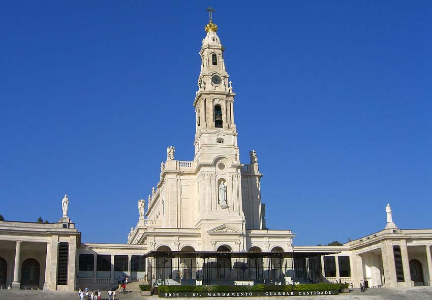 Ingresso Santuario Madonna di Fatima - viaggi in Portogallo, Pellegrinaggio a fatima in italiano