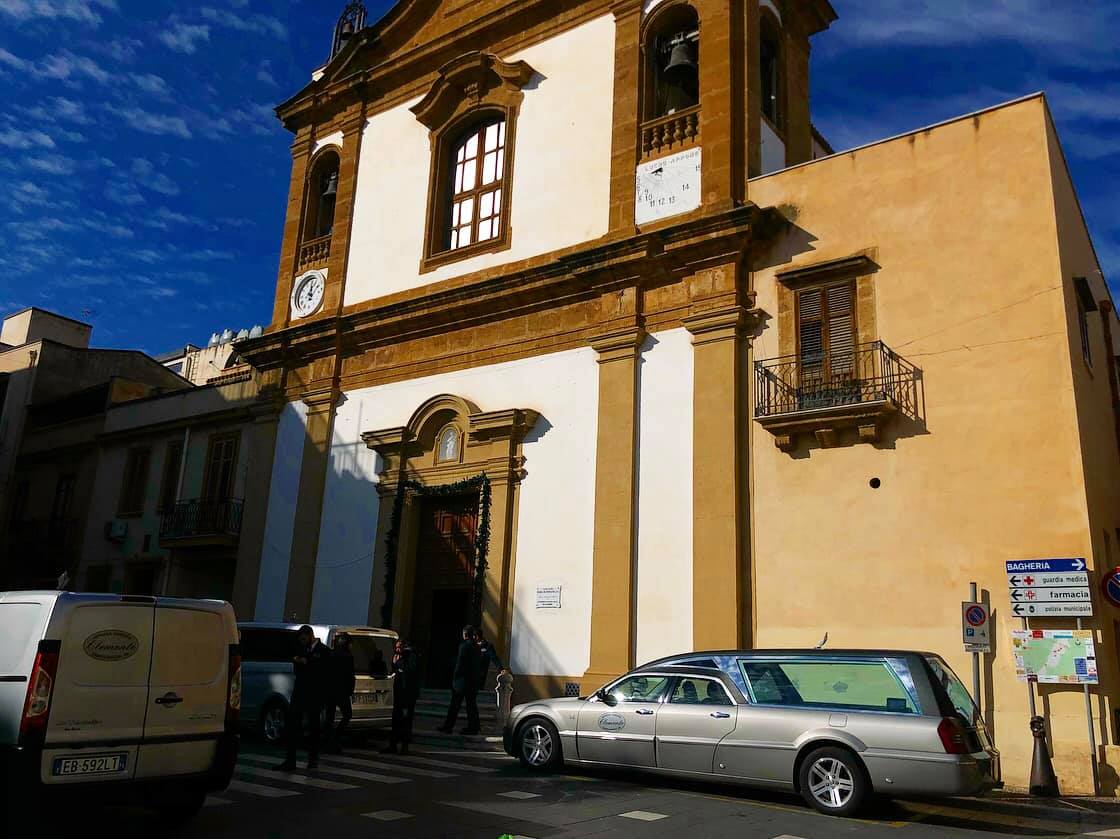 mezzo per il trasferimento della salma