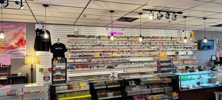 Dr. E's Smoke Shop Lobby