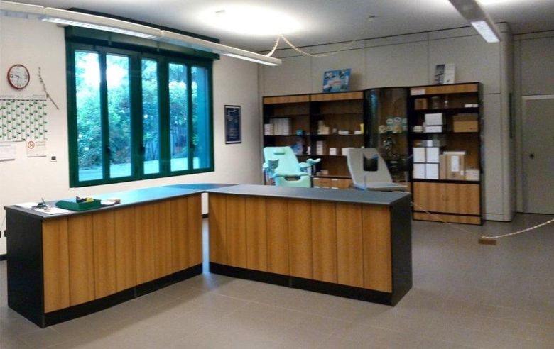 A room with two wooden desks and a window
