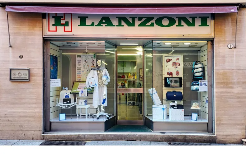 A store front with a sign that says lanzoni