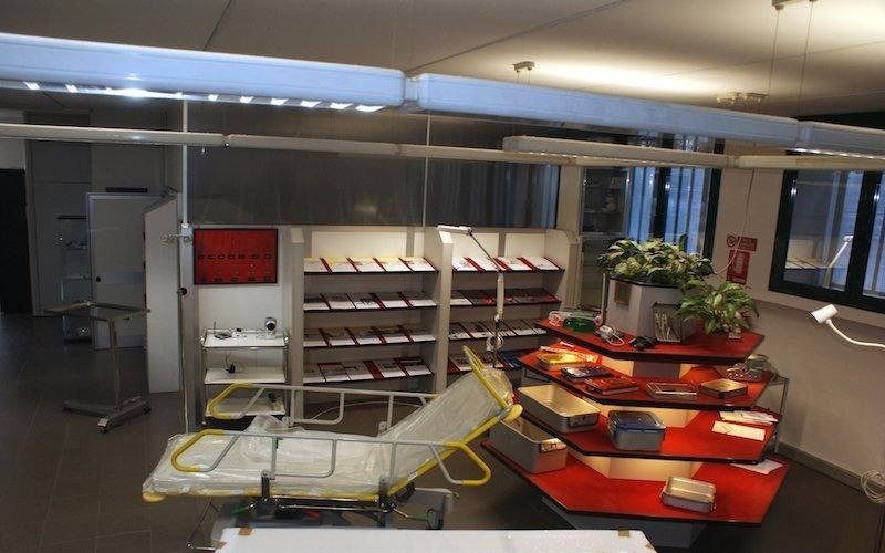 A room with a table and chairs and a sign that says ' ambulance ' on it