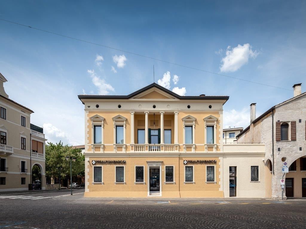 restauro Banca piazza Vittoria Treviso