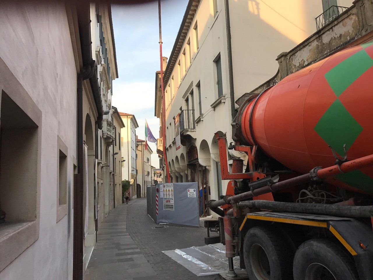 RESTAURO VIA CORNAROTTA TV