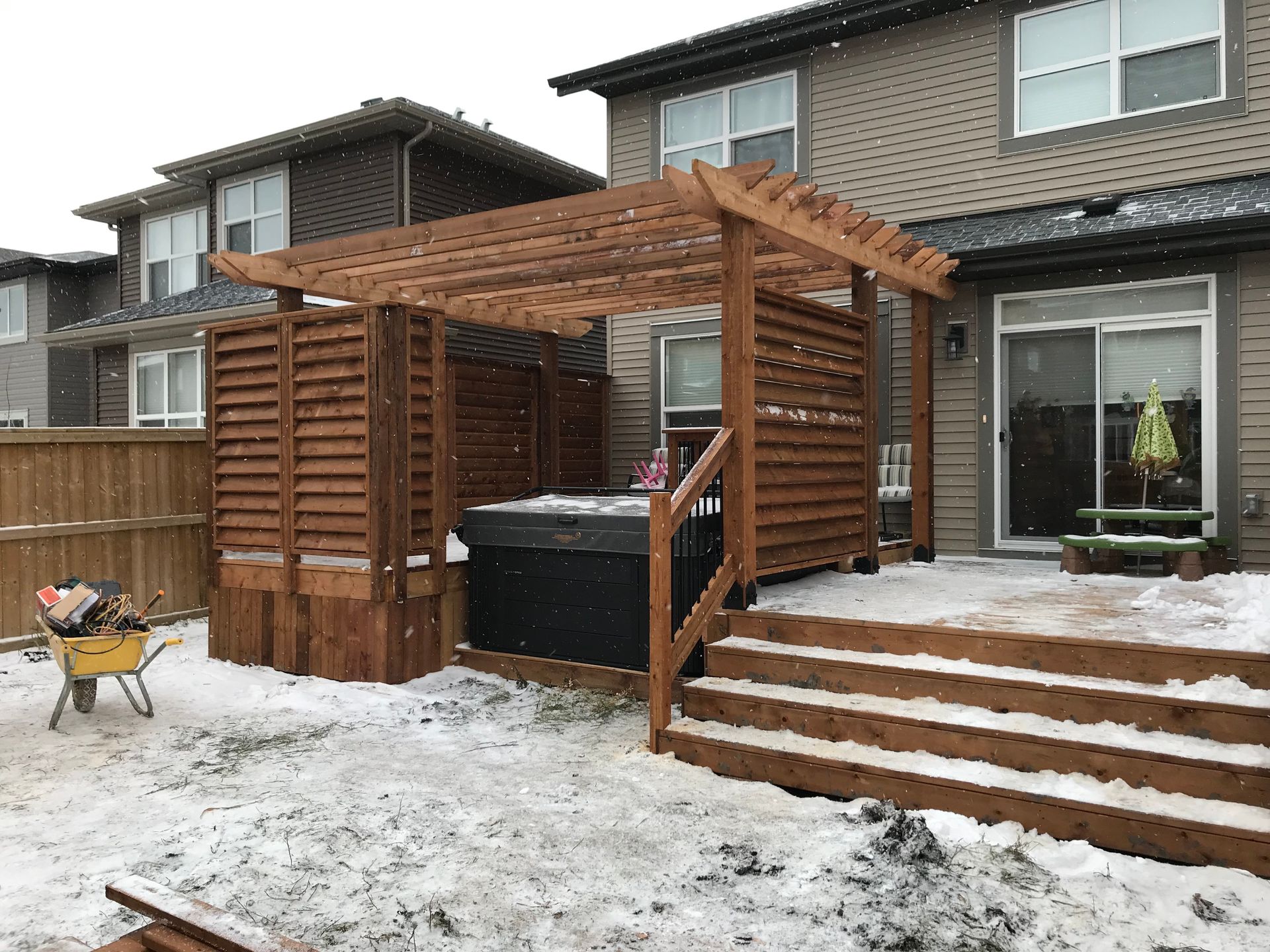 privacy and pergola around hot tub