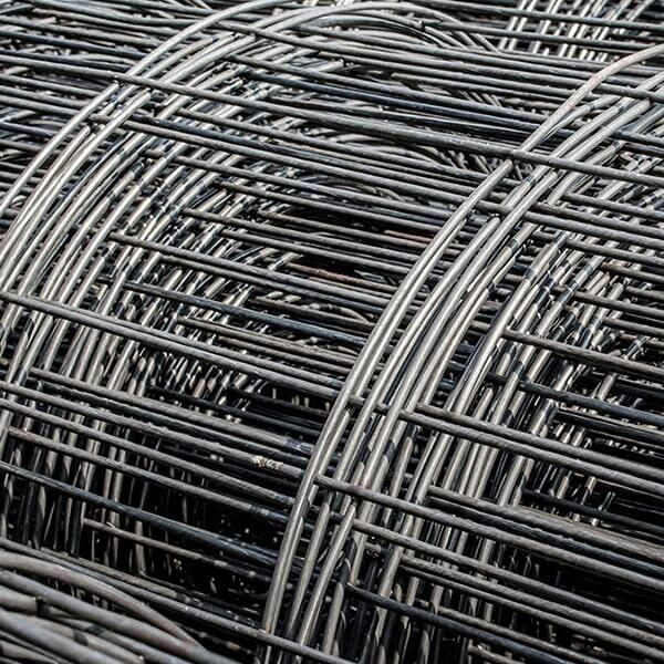 Rollo enrollado de malla de acero de refuerzo para construcción de hormigón.