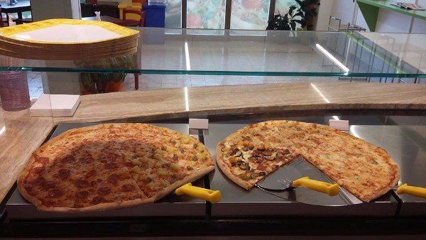 vari tranci di pizza
