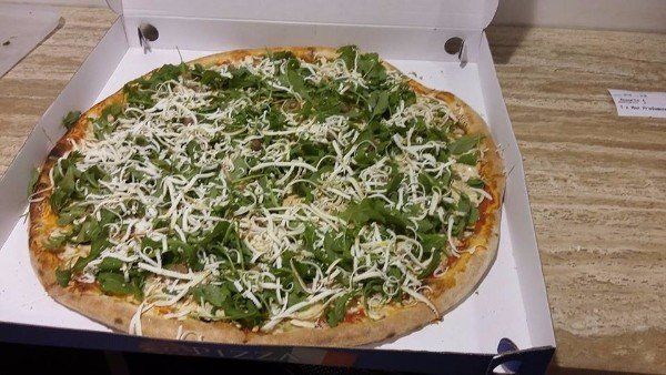 pizza mozzarella e rucola