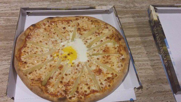 pizza margherita e uova