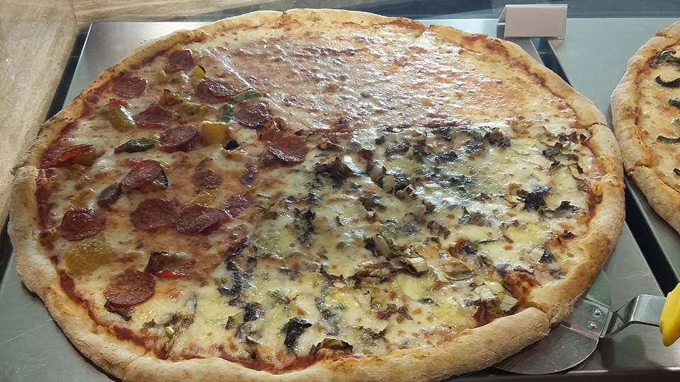 pizza al gorgonzola e salame