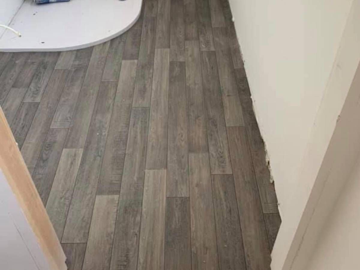 Derbyshire Flooring Specialists fitted cushioned flooring for a bathroom in Heanor