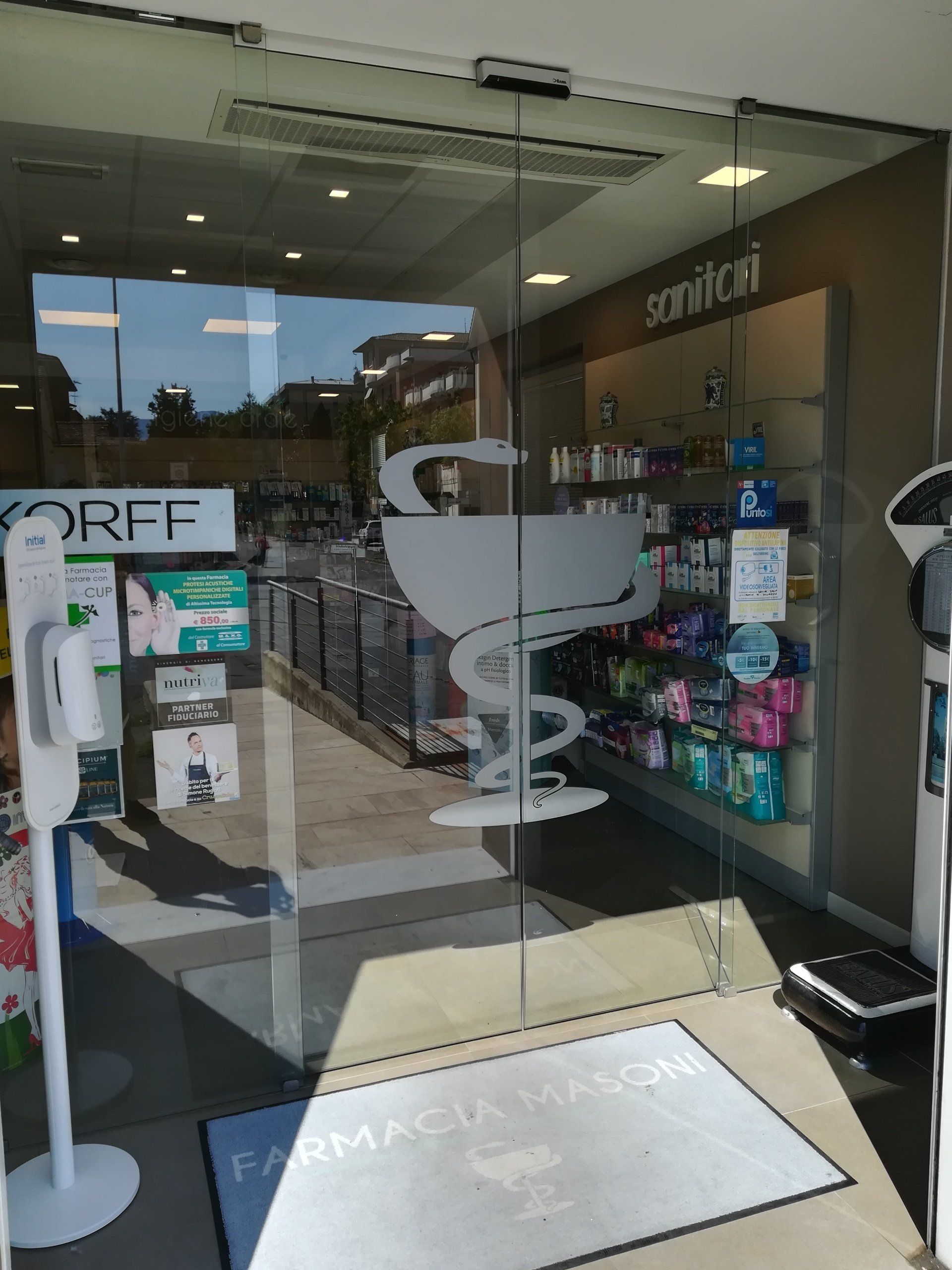 ingresso di una farmacia