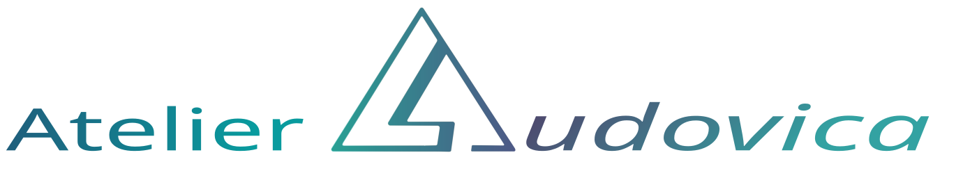 Logo van Atelier Ludovica, blauwgroen en paars gradi&euml;nt. Een abstract "A"-symbool met de tekst "Atelier" en "udovica".