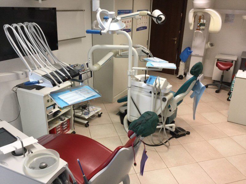Postazione con riunito odontoiatrico