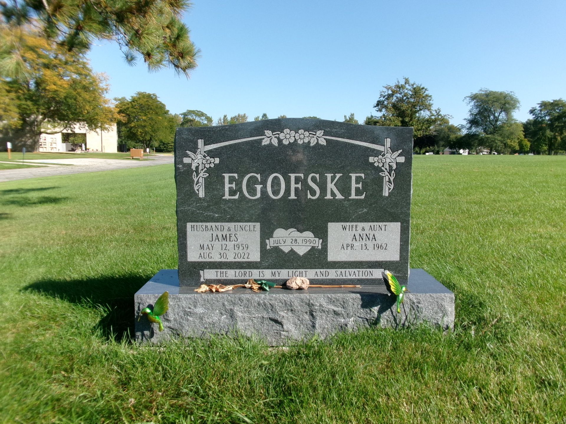 A dark gray granite headstone inscribed 