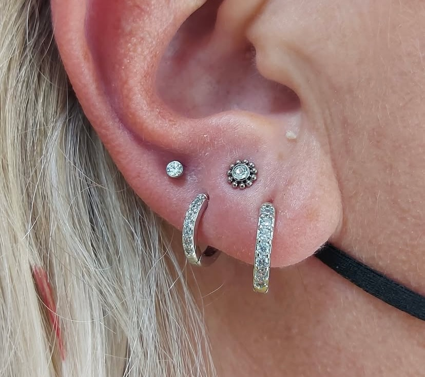 ear lobe piercing