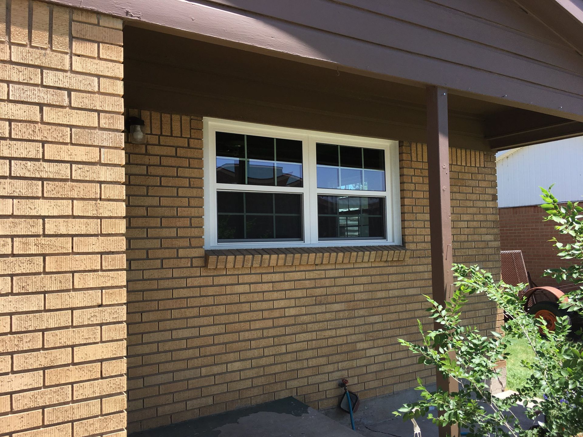 A brick building with a window on the side
