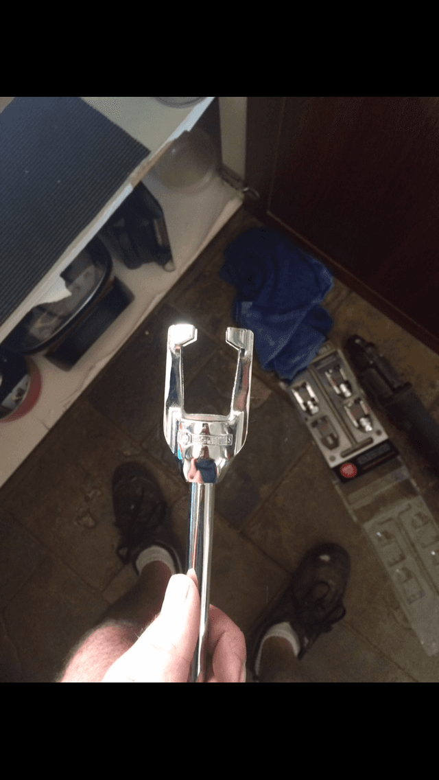 Basin socket set