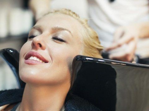 applicazione tinta per capelli