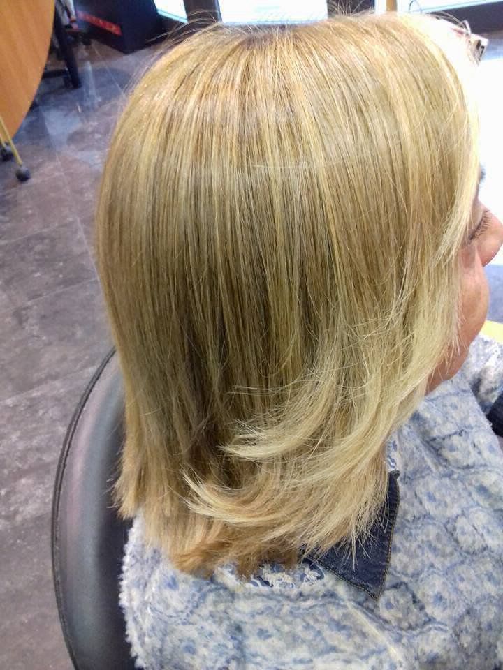 capelli con ciuffo frontale