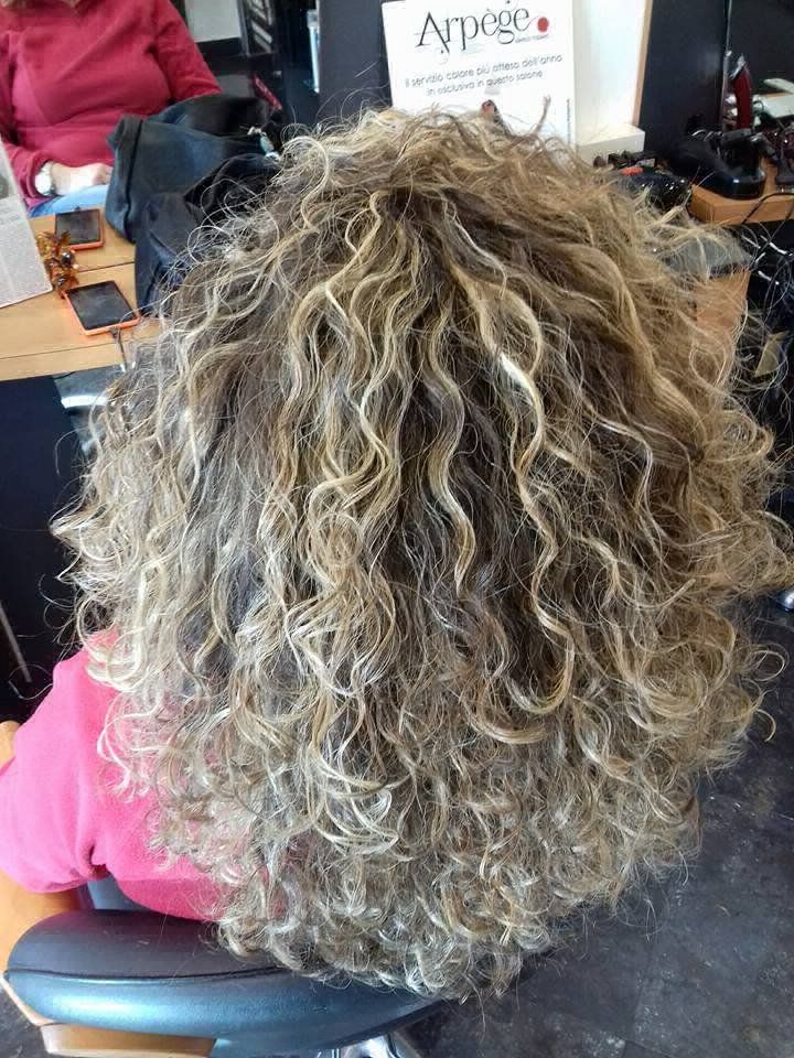 acconciatura capelli ricci