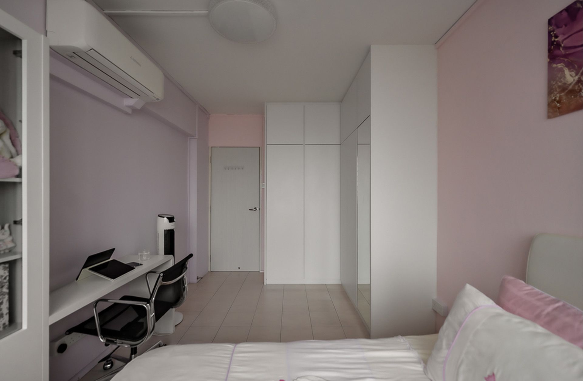 A bedroom with a bed , desk and chairs.