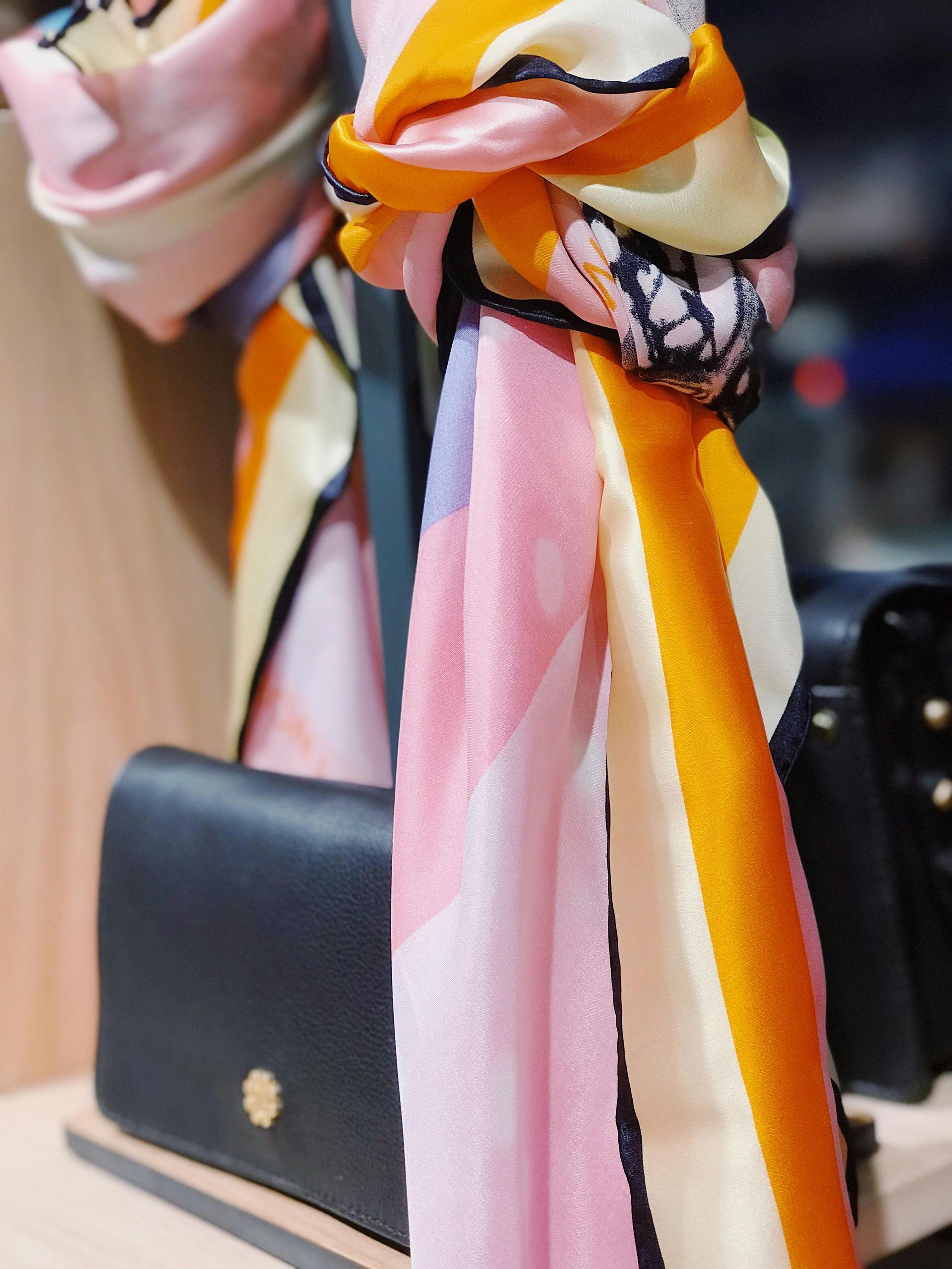 tres long foulard

