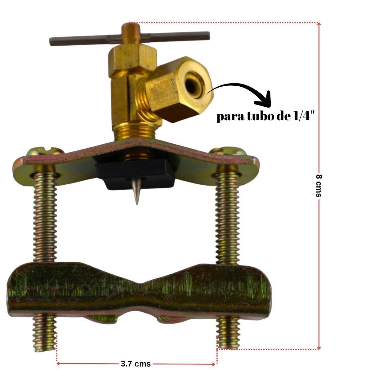 Una herramienta para perforar válvulas de sillín de latón con una conexión de tubo