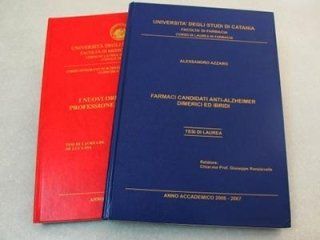 Tesi di laurea con copertina rigida blu e rossa