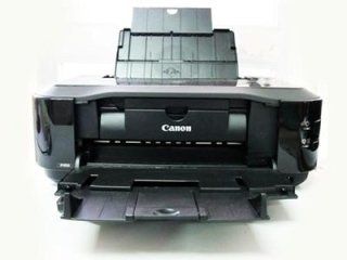 Stampante Canon nera con vassoio di uscita aperto