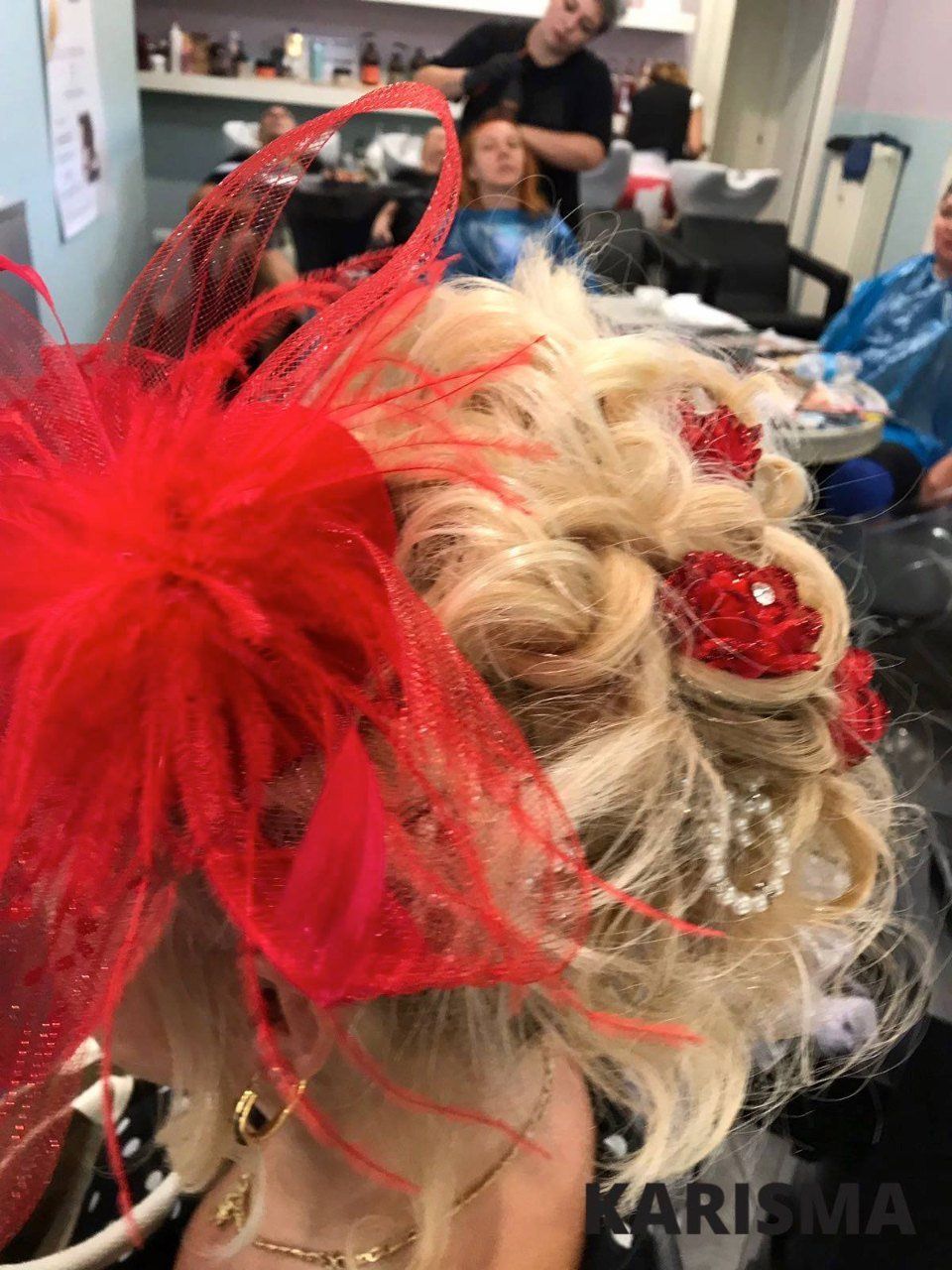 preparazione acconciatura ad una sposa