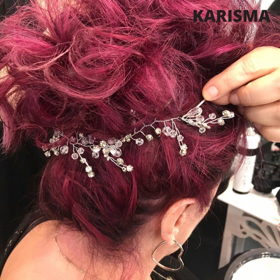 preparazione acconciatura sposa con fermacapelli