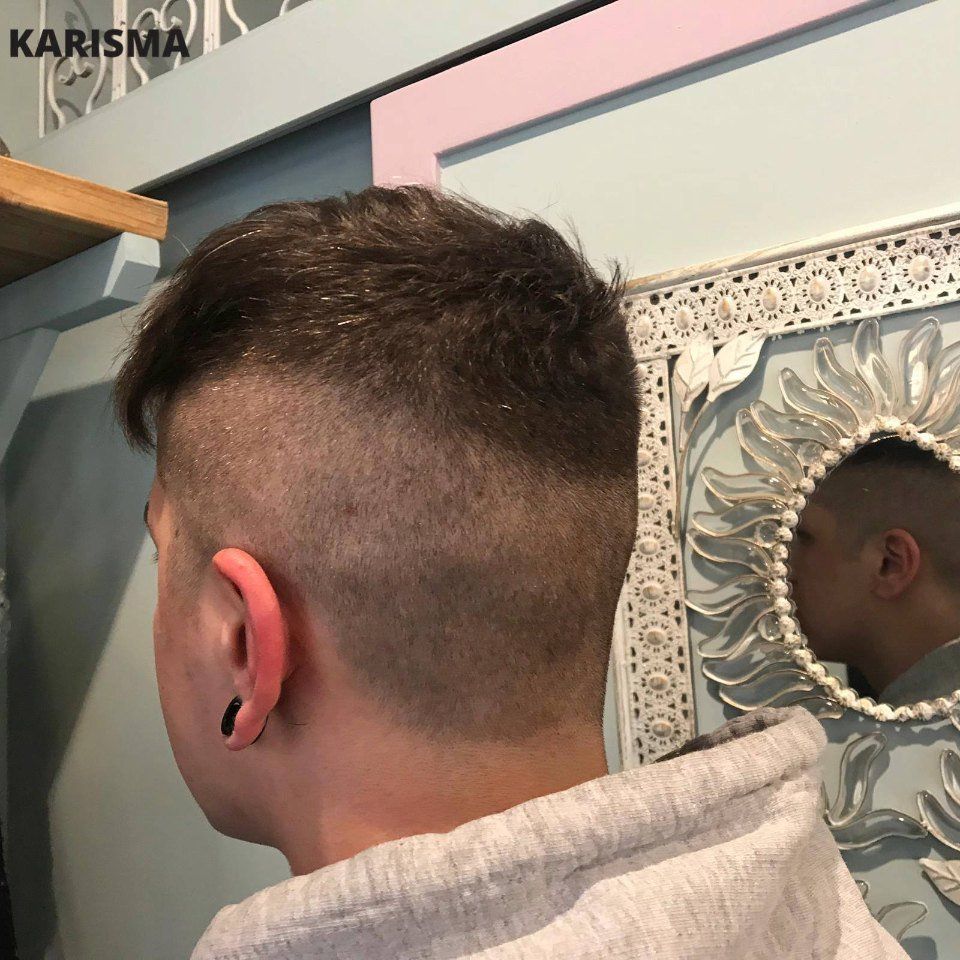 capelli uomo con rasoio