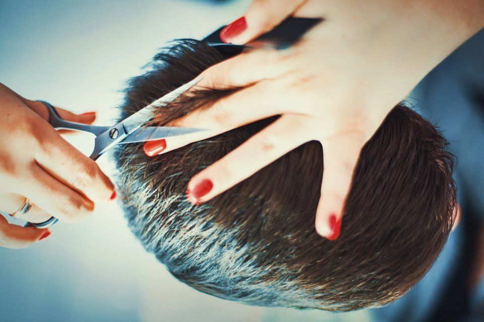 taglio capelli uomo alla moda
