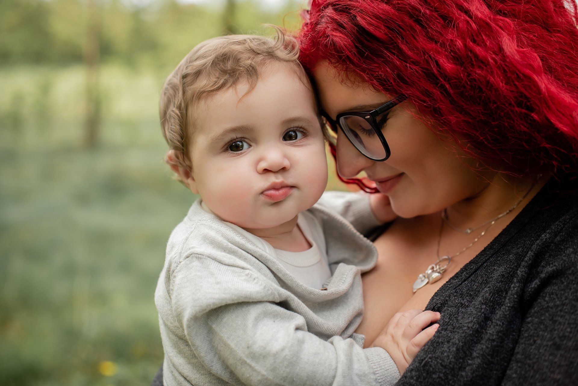 Family photographer Toronto | Stacey Naglie | Woman holding baby