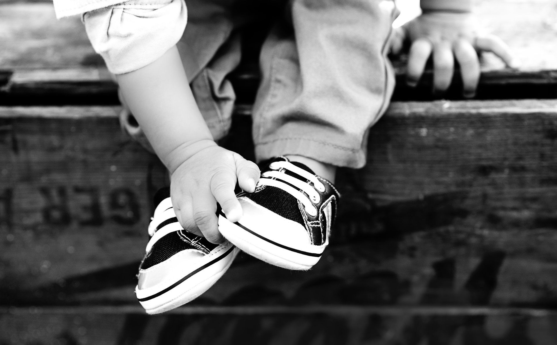 Family photographer Toronto | Stacey Naglie | Sneaker covered feet of a toddler