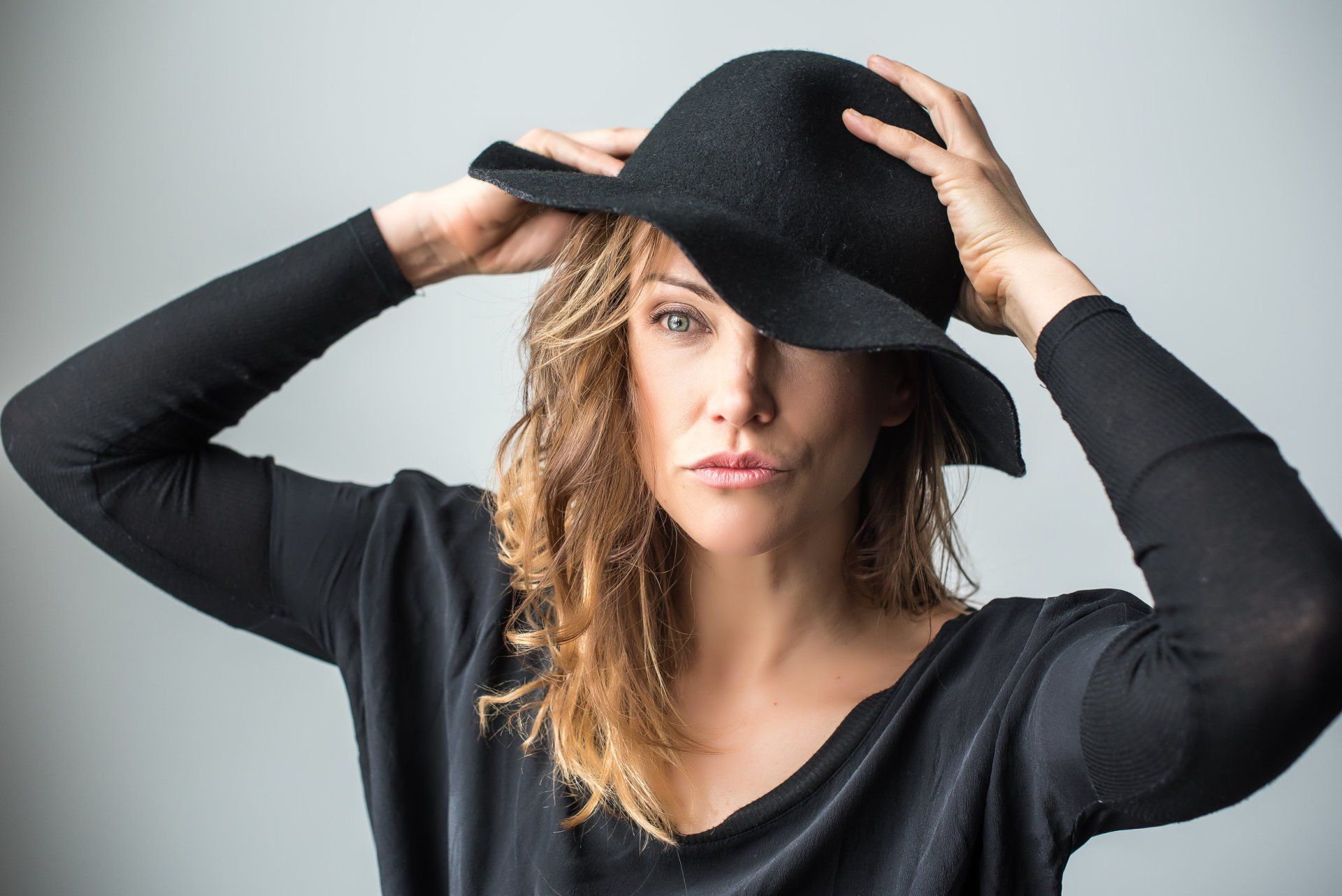 Professional Portrait Photography | Stacey Naglie Toronto  | Woman in dark hat