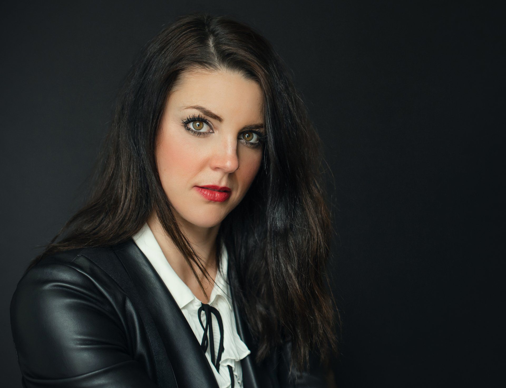 Portrait Photography | Stacey Naglie Toronto  | Woman with black leather jacket
