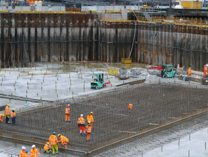 Concreters preparing the concrete bottom in Wanneroo WA.