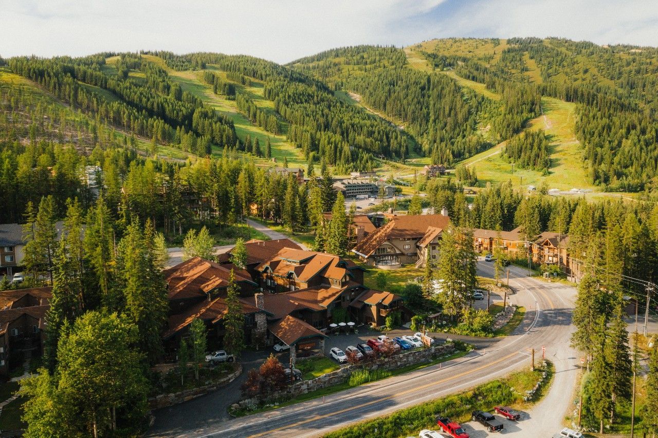 Kandahar Lodge conveniently situated at the base of the beautiful Whitefish Mountain Resort