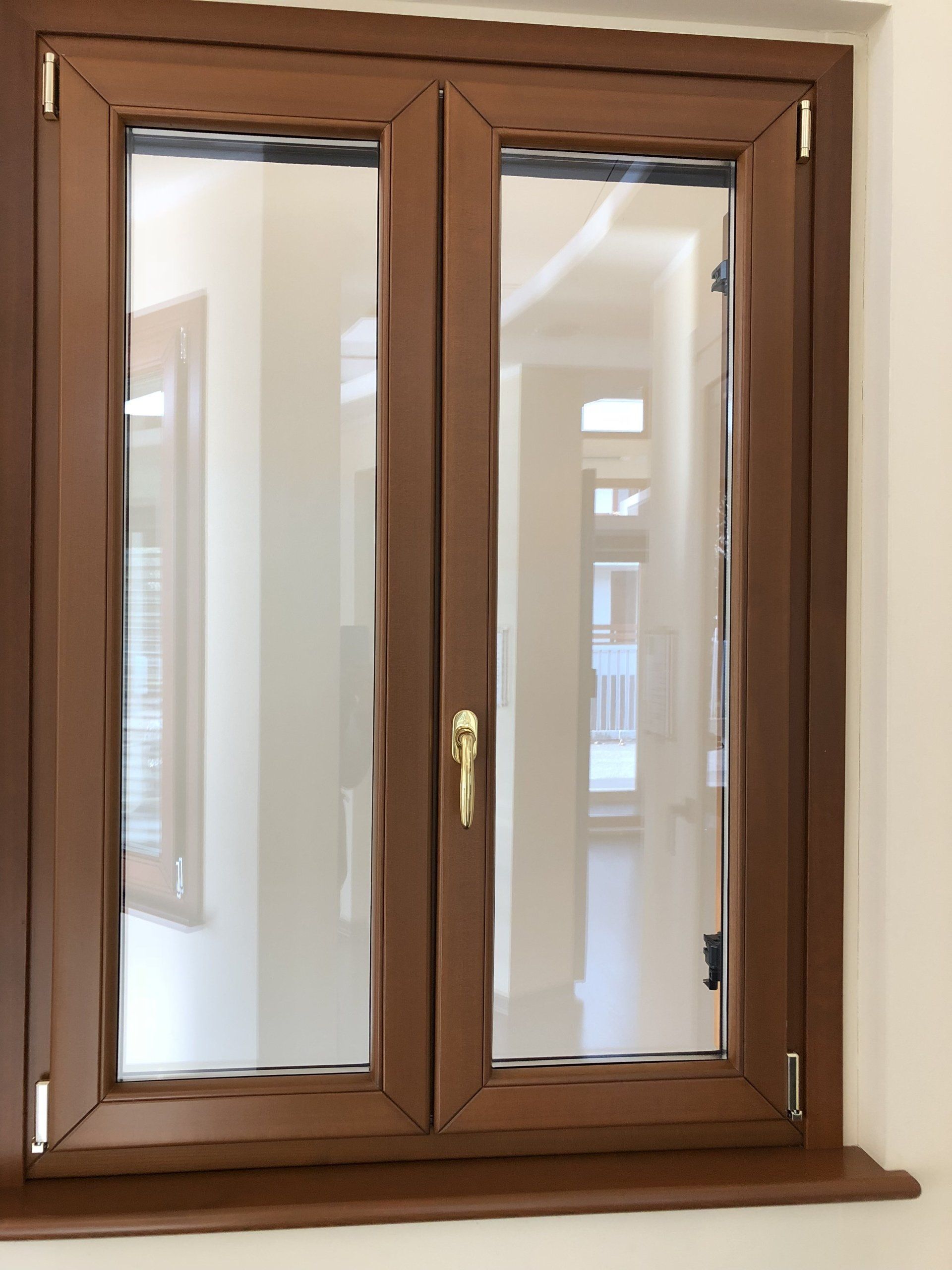 Finestra isolante in legno
