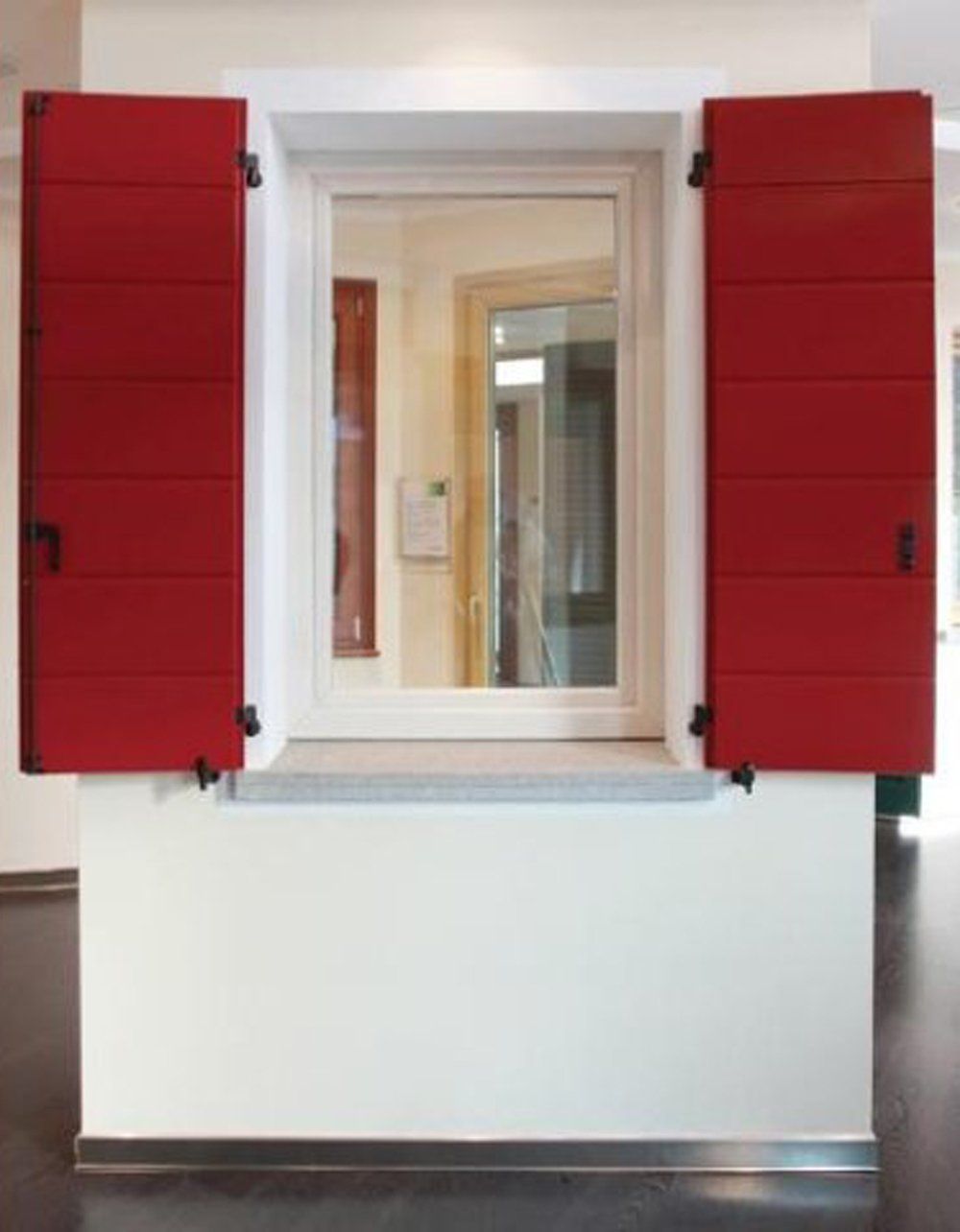 Oscuranti rossi serie Antone Cortina