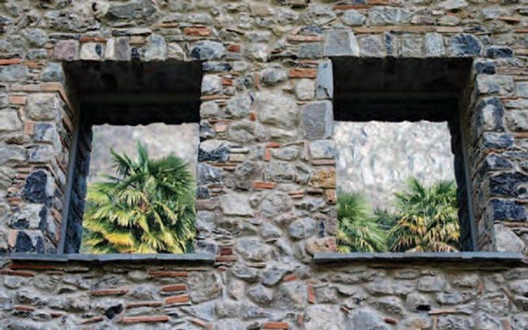 finestre in casa in pietra