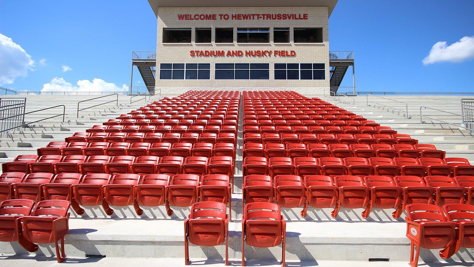 Interkal | AURA Slat Chairs At Hewitt Trussville HS