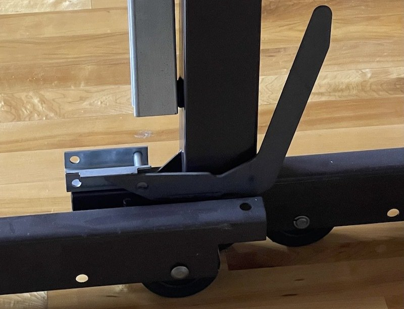 Interkal row locks on the lower understructure interlock